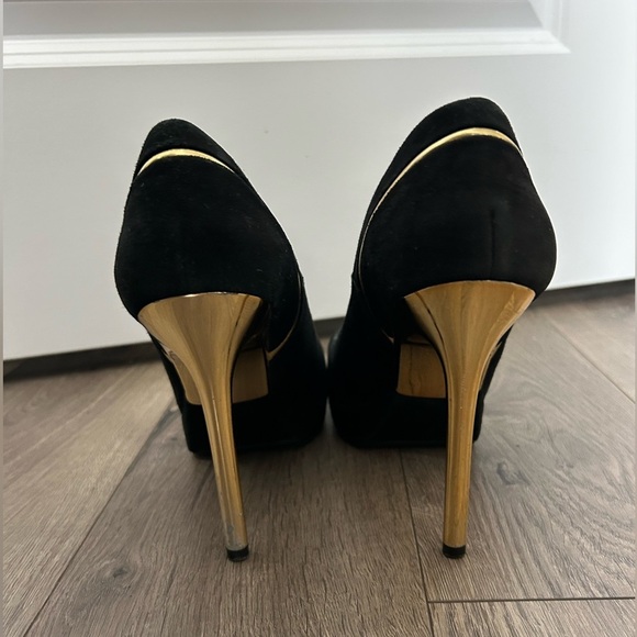 Michael Kors Elegant Black and Gold Suede Heels - Picture 4 of 4